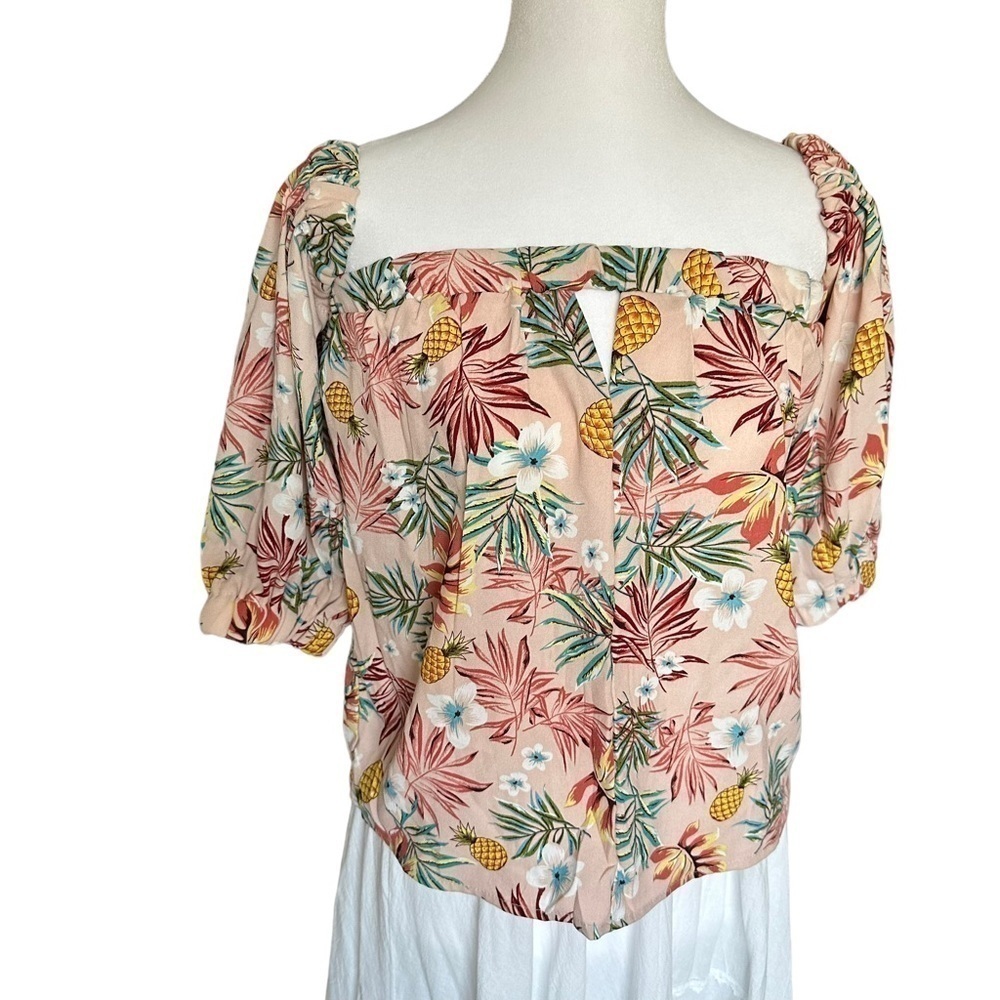ROMEO + JULIET Couture Size Small top. Tropical design, for Spring or Summer